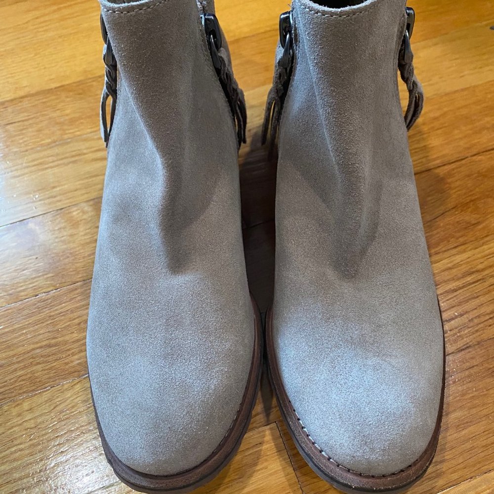 Dolce Vita Women's Sutton Ankle Bootie, Dark Taupe Suede